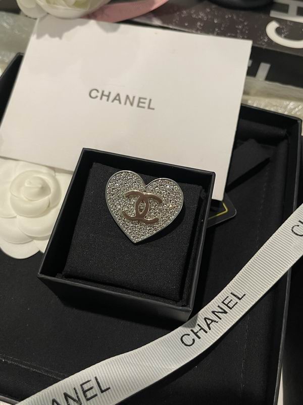 Chanel Brooch 06yxs22